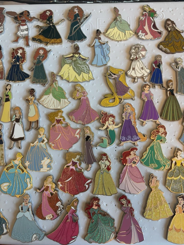 Lote de 65 prendedores de princesa Disney en total de cuerpo completo Bella Nieve Cenicienta Jazmín + Foto 3 de 4