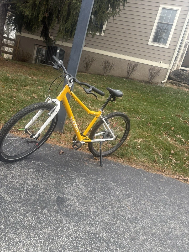 Bicicleta Woom 5 24 pulgadas amarillo soleado para niños de 7 a 11 años Foto 3 de 4