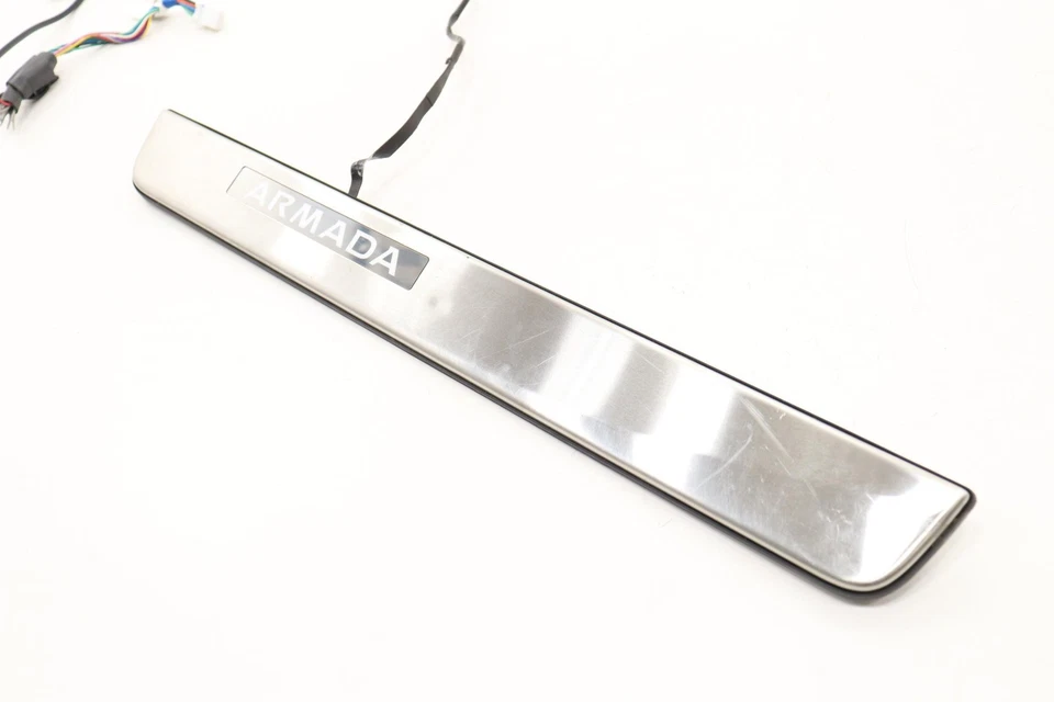 Nissan Armada 2017-2024 placa de umbral de puerta delantera derecha iluminada OEM T99G65ZW30 Foto 4 de 4