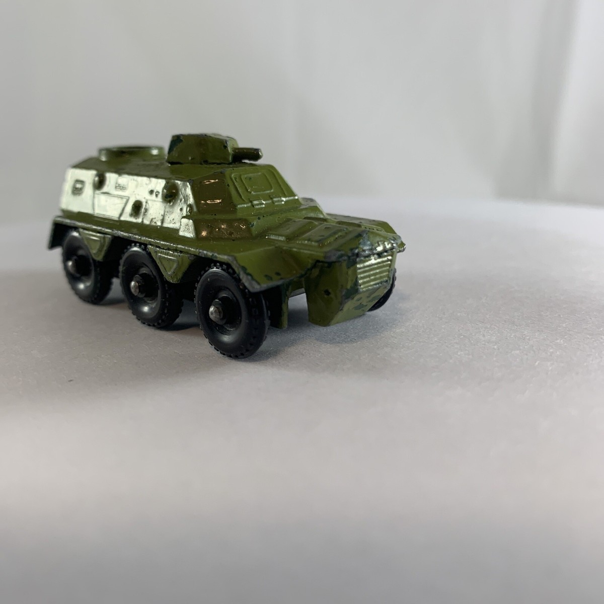 LESNEY MATCHBOX No. 54 Saracen Personnel Carrier Painted C pics
