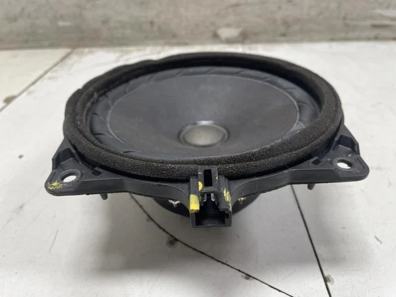 Hyundai Santa Fe SWB 2015 altavoz puerta lateral del pasajero trasero derecho OEM+ Foto 3 de 4