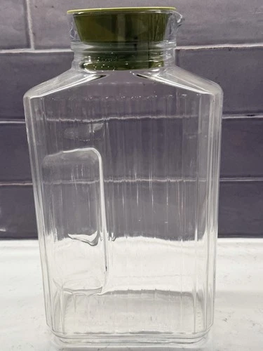 VTG Anchor Hocking  Glass Refrigerator Pitcher w/Rubber Lid Ribbed 2 qt/64 oz