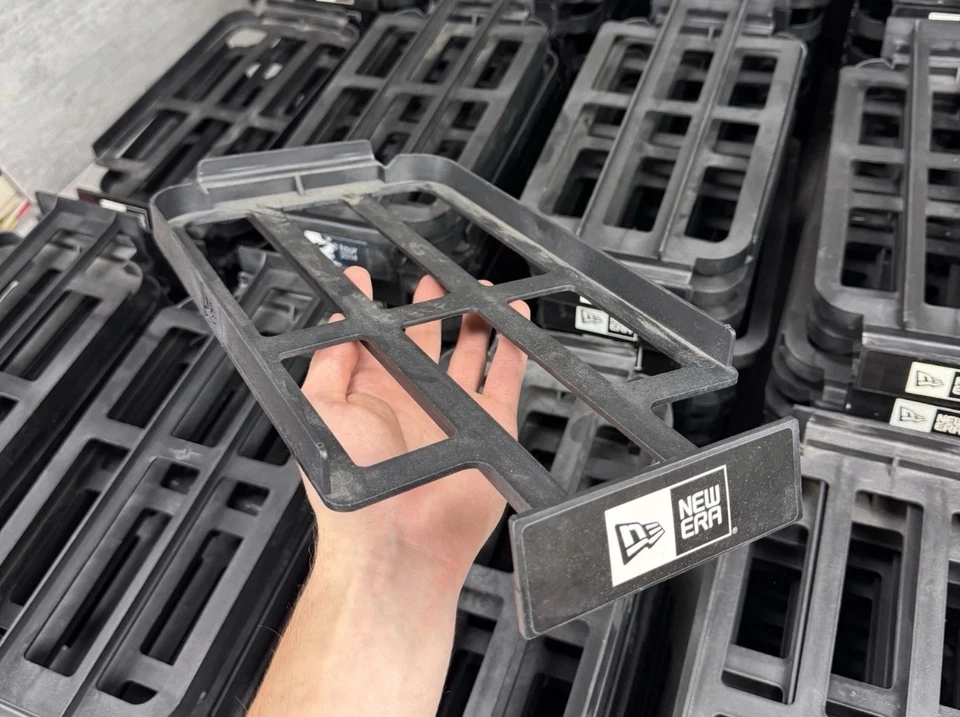 NUEVA ERA LISTONES PARED SOMBRERO BANDEJAS ESTANTE ESTANTE EXHIBICIÓN DORMITORIO MINORISTA EQUIPADO LOTE DE 9 Foto 3 de 4