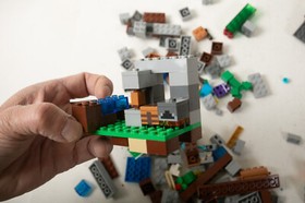 Lego Minecraft (A2R) 21123 The Iron Golem (JSF6) Over 200Pcs Parts Incomplete