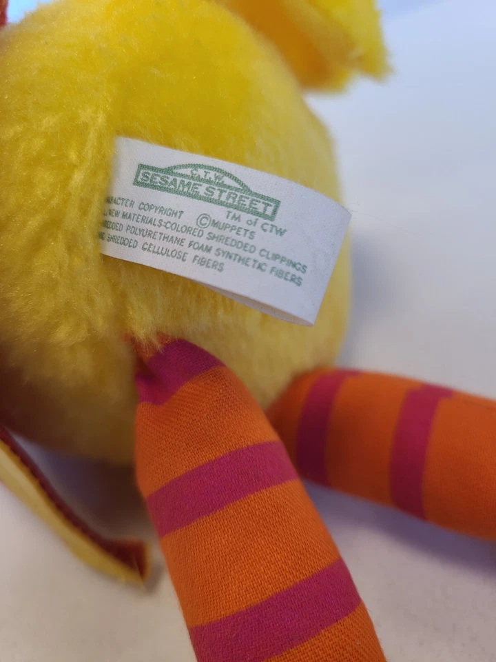 Bombero de peluche Big Bird vintage años 70 con abrigo y sombrero etiquetado Knickerbocker 8" Foto 4 de 4