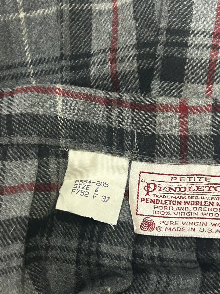 Vintage 1970s Pendleton USA Wool Gray/Black Plaid Kilt Size 6 30" - Image 4 of 4