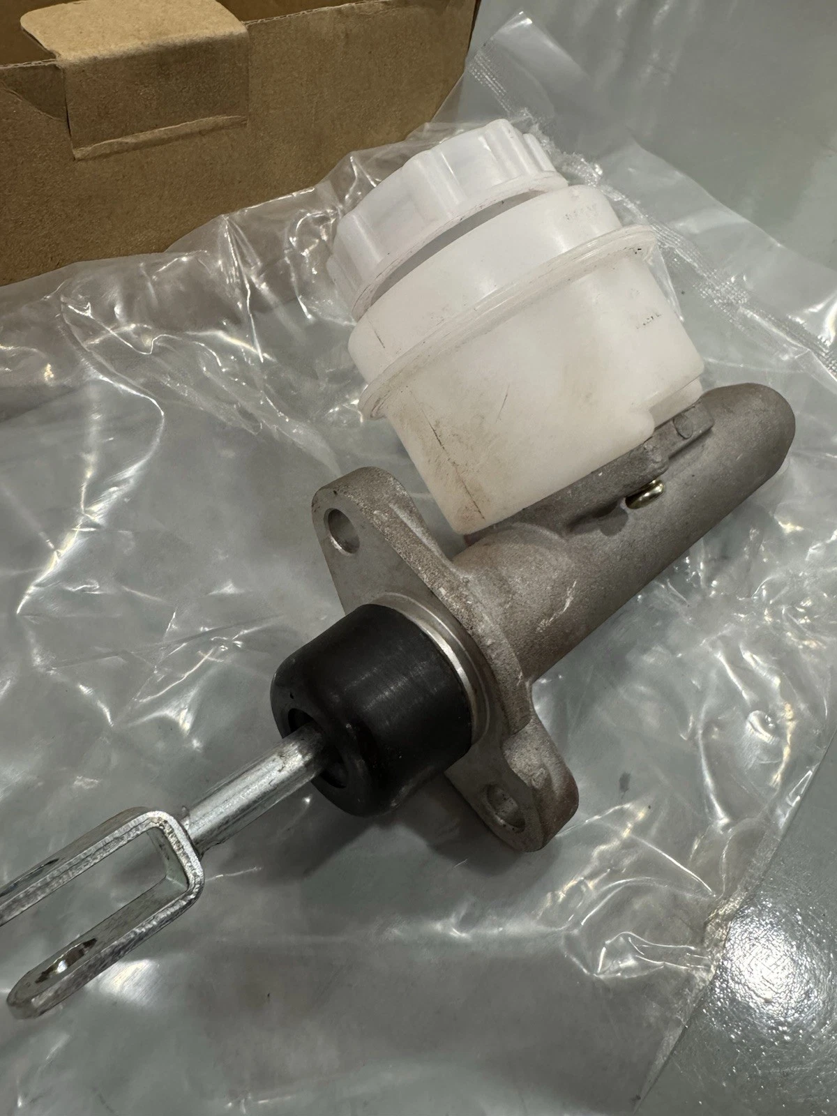 SC Parts Clutch Master Cylinder With Plastic Reservoir 554790 Brand New 6