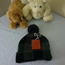 Boy's Beanie Hat Black/Gray made in china 99 acrylic 1 spandex 3 other fiber