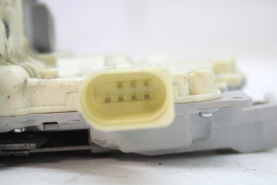 VW Passat Wagon 2006 actuador de bloqueo de puerta lado del pasajero delantero derecho OEM 99-10 Foto 3 de 4