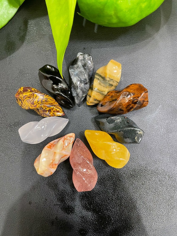 62g Hand-Carved Natural The crystal The torch*10【packaging】