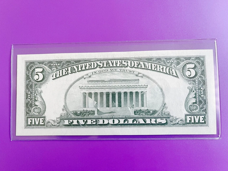 $5 1988 ((CHICAGO)) FEDERAL RESERVE NOTE CHOICE UNC BU NOTE - Image 2 of 2