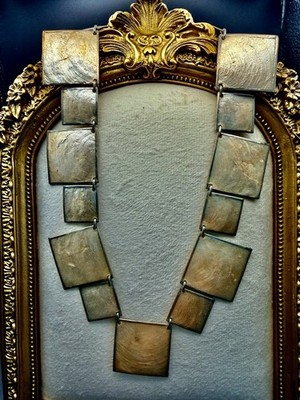 922. Shell Necklace Square Silver Tone Frames