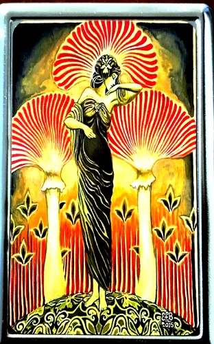 Sharp  Cigarette Case Geisha Girl Vintage Artwork  Holds Kings & 100's