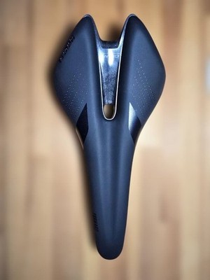 【極美品】GIANT CONTACT SLR カーボンサドル FORWARD GIANT CONTACT SLR Carbon Saddle FORWARD Saddle for Bicycles