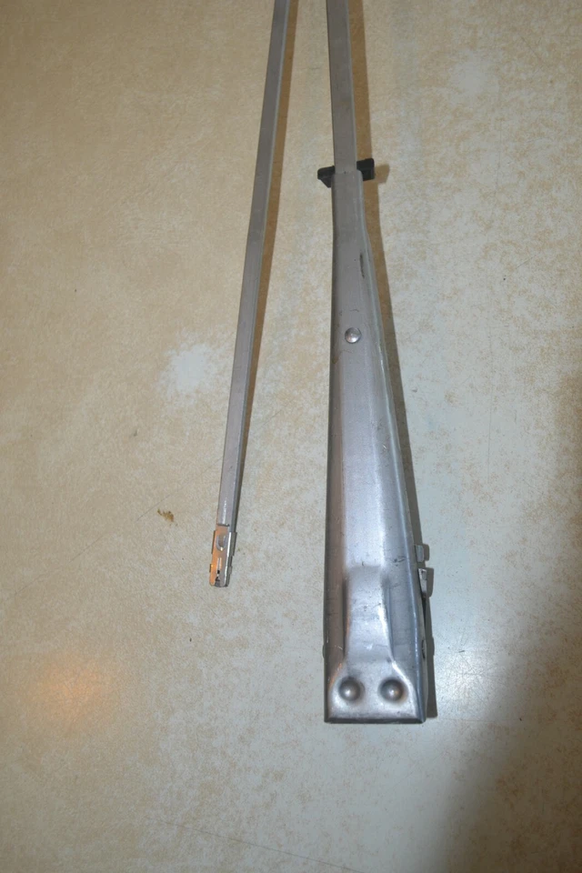 72 73 74 75 76 Cadillac Calais DeVille 1971 Eldorado brazo limpiaparabrisas lateral del conductor nuevo de stock Foto 2 de 4