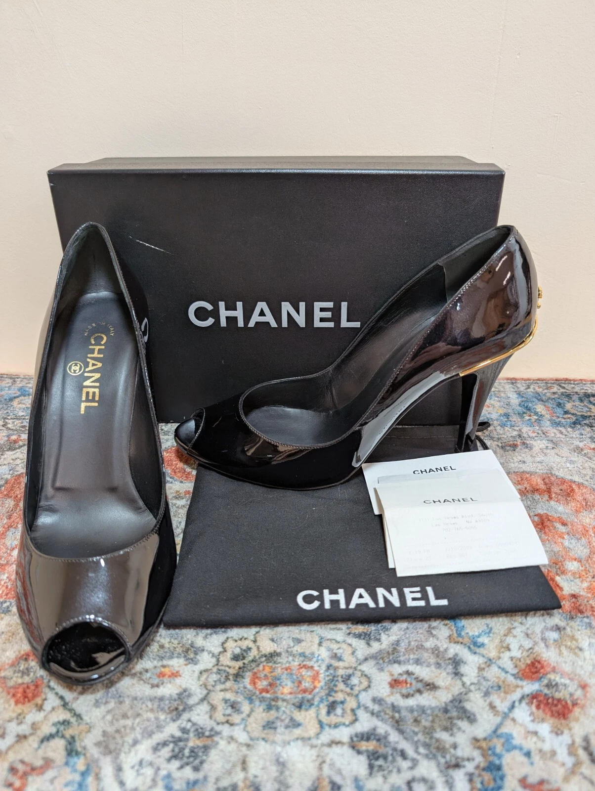 Vintage 2009 Chanel nero vernice pelle CC punta aperta tacco 4 5" misura 40 5 nuovo con scatola!