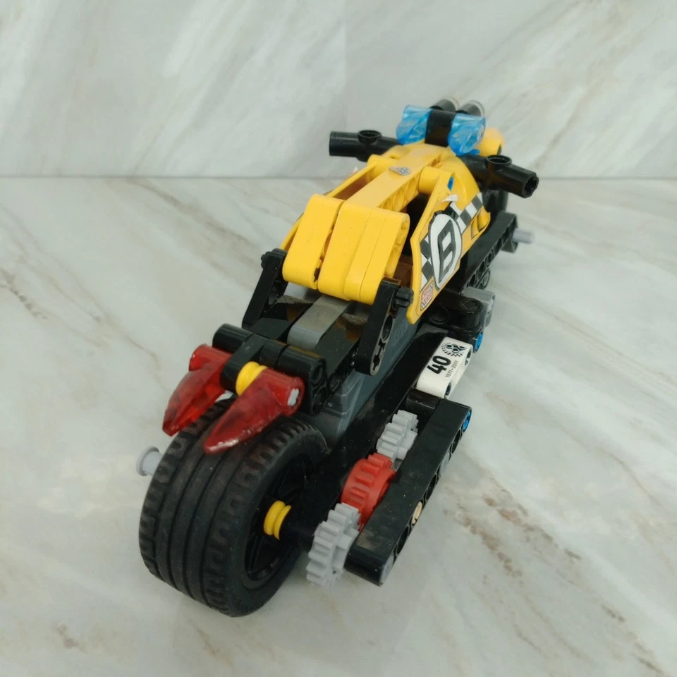 LEGO Technic 42058 Stunt Bike, foto 4 di 5