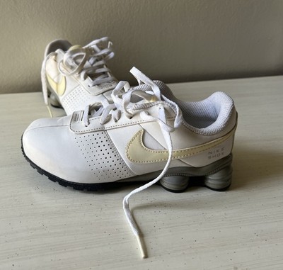 NIKE SHOX  White Basketball Shoes Kid's Size 1Y Athletic Sneakers