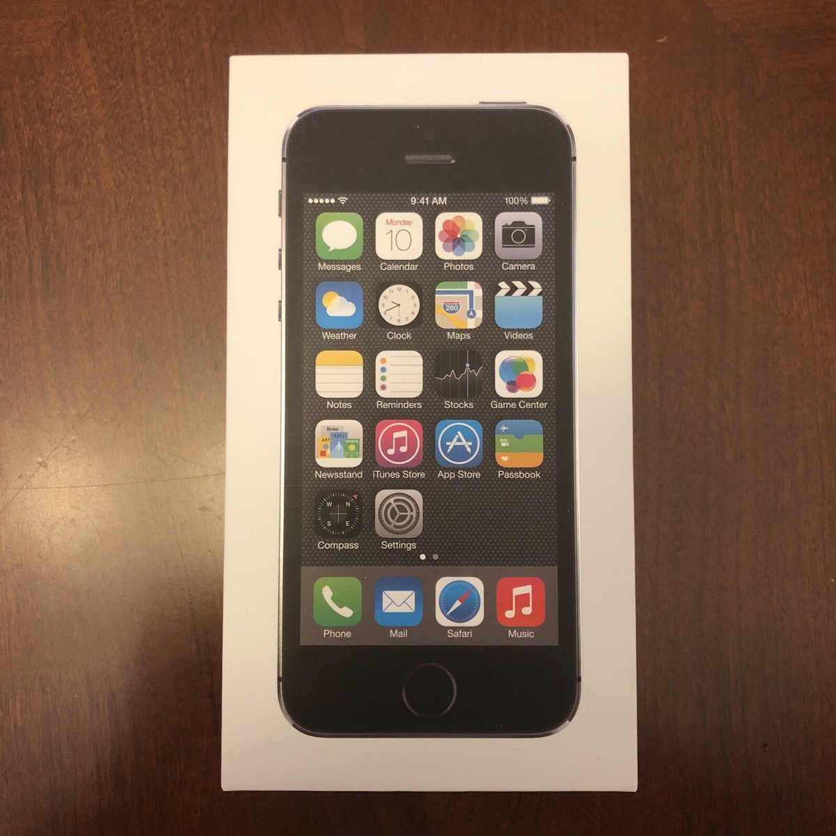 スマートフォン本体 iPhone 5s Space Gray 16 GB au Apple iPhone 5s - 16GB - Space Gray (Factory Unlocked) Smartphone