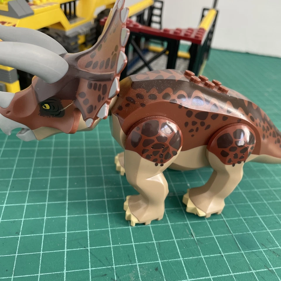 LEGO Dino 5885 Triceratops Trapper 99% Completo Sin Caja/Manual y Falta 1 Minifigura Foto 3 de 4