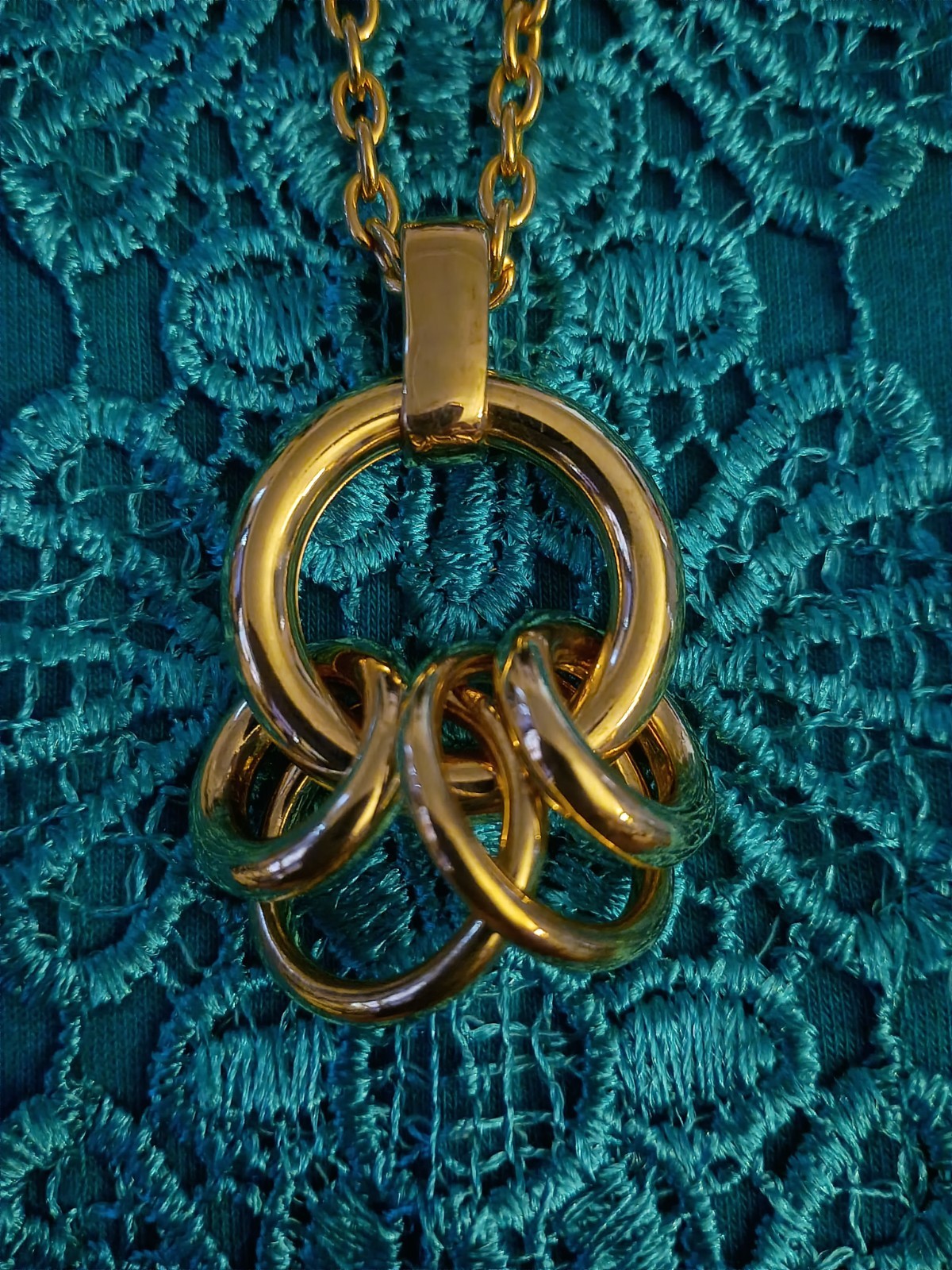 Gold Tone Circle Interconnected Ring Pendant Cabl… - image 4
