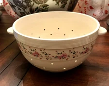 Chic Classic Floral With Green Leaves Vines Porcelain Strainer Colander 8-1/2"
