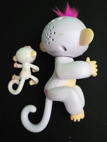 Fingerlings WowWee Sophie White Interactive Monkey with Baby Monkey Lot