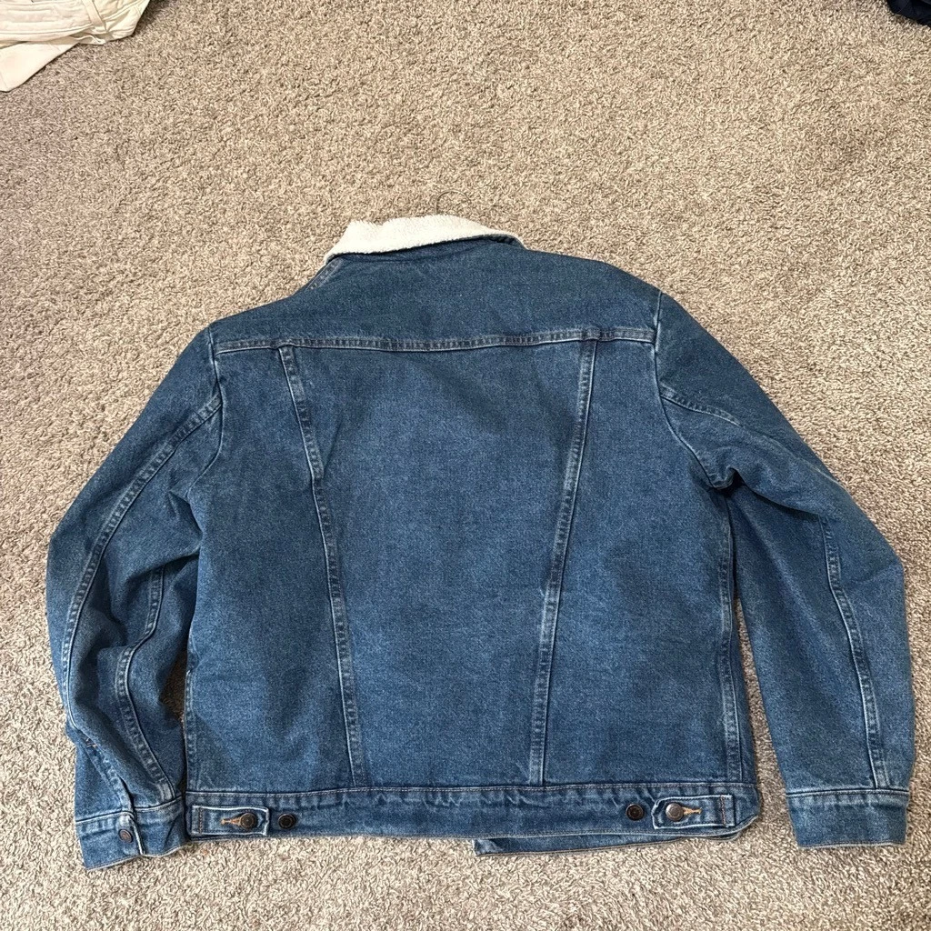 Large Mens Wrangler Jean Jacket - product detail image 2