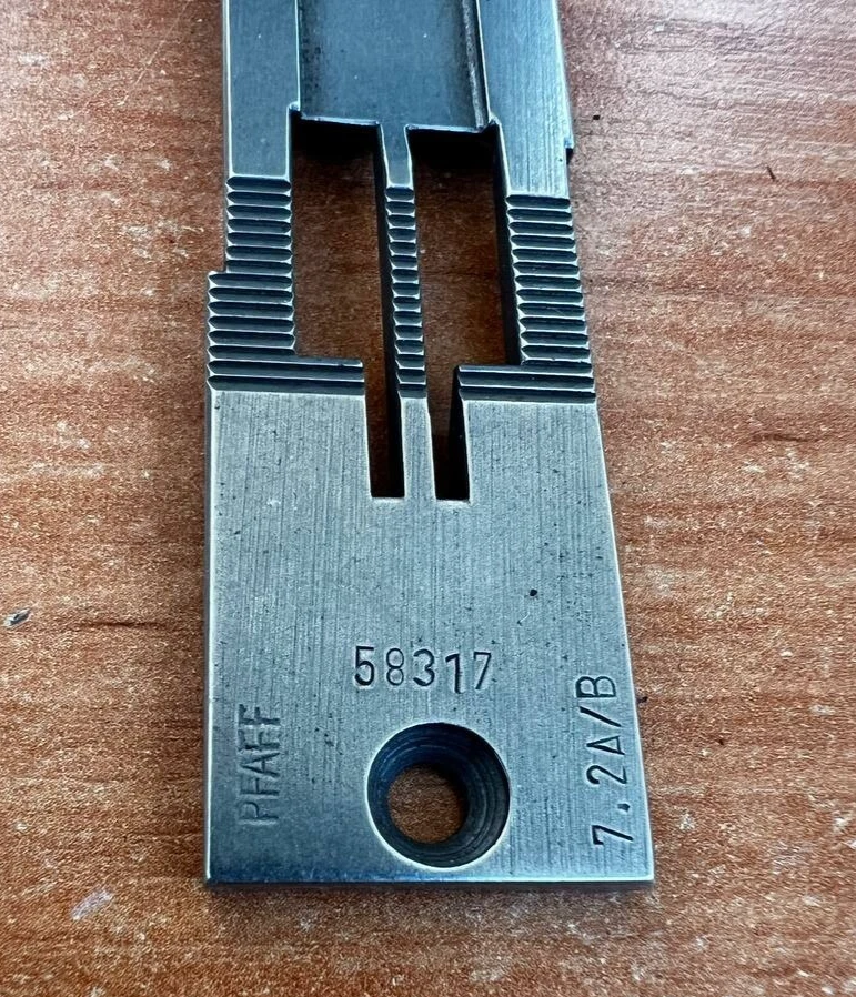 PFAFF 58317 7.2 A/B PLACA GARGANTA MÁQUINA DE COSER PIEZA Foto 2 de 3