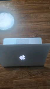 Apple MacBook Air (mid 2013) Model A1466 mit BigSur drauf.