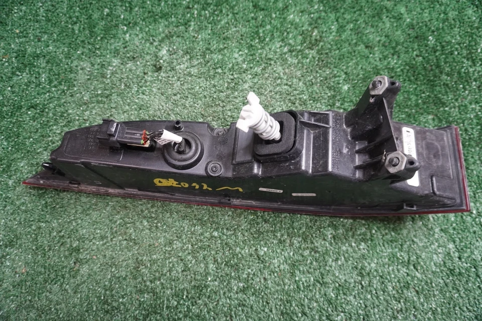 2017 2018 2019 JAGUAR F PACE RIGHT SIDE REAR TAIL LIGHT LED OEM HK8313404BD - Image 2 of 4