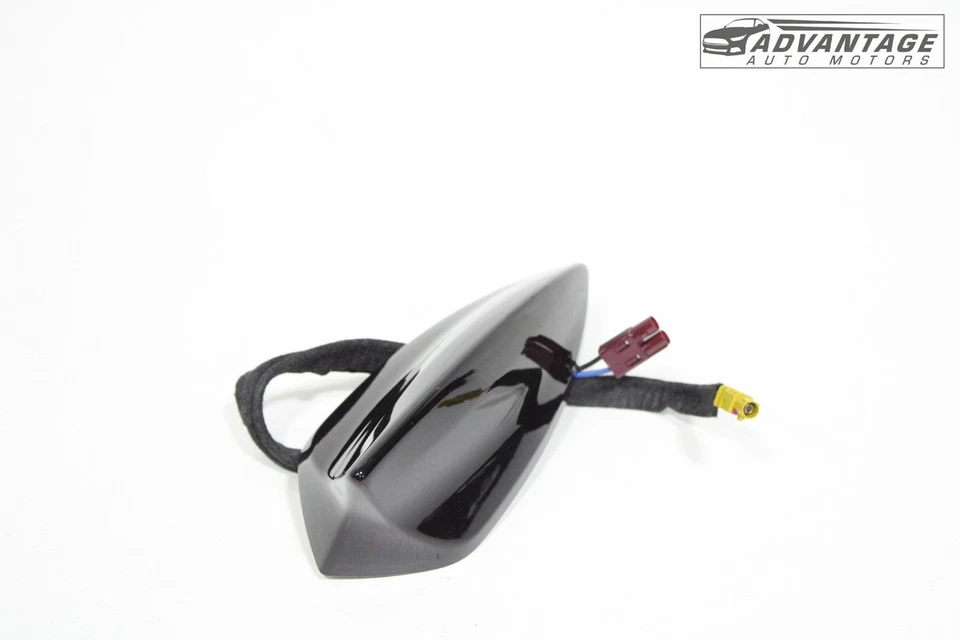 Chevrolet Blazer 2019-2025 antena de radio montada en el techo aleta de tiburón negra OEM Foto 3 de 4