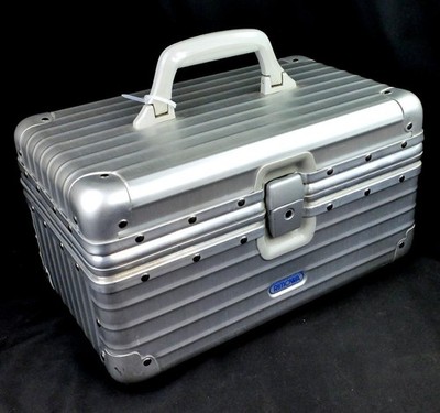 Rimowa 946.38 OPAL Aluminum Beauty Case with Lock luxury travel and elegant
