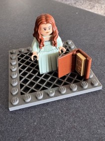 Lego Carina Smyth Minifigure (71042)