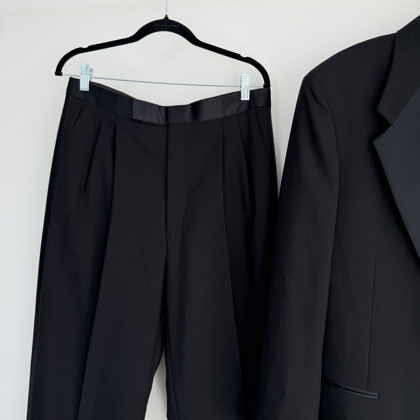 Givenchy Tuxedo Suit Mens 42R Bespoke Black Wool Satin Lapel Pleated Pants USA thumbnail 5