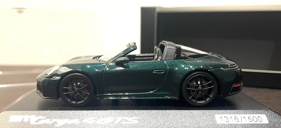Porsche 911 Targa 4  GTS 992.2 Minichamps 1 43 JetGreenMetallic - Immagine 3 di 4