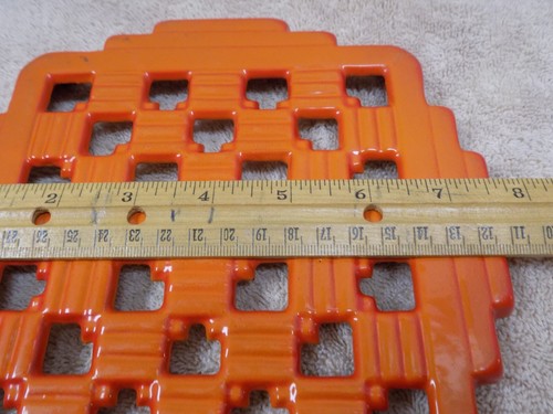 VTG DESCOWARE TRIVET 8X8 BELGIUM RED ORANGE CAST IRON ENAMEL MCM RETRO RARE - Picture 4 of 4