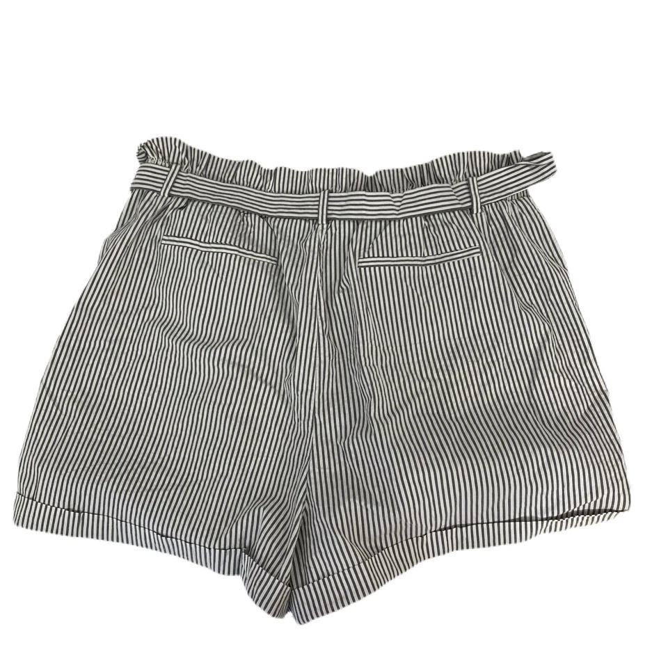 Forever 21 Shorts Womens 3X Paper Bag Railroad Stripe Coastal Gray Preppy Cuffed - Image 2 of 4