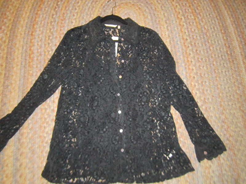 Soft Surrounding Lace blouse with bottom ruffle & Cami  Size XL  NWT