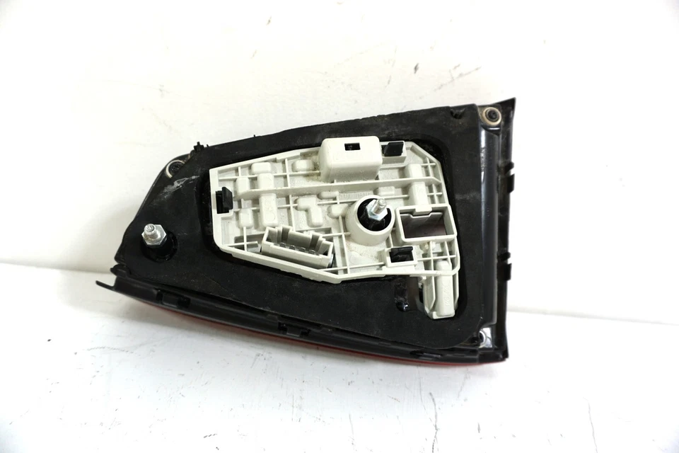 Lámpara trasera interior izquierda Volkswagen Jetta 2016-2018 OEM 5c6945093k Foto 2 de 2