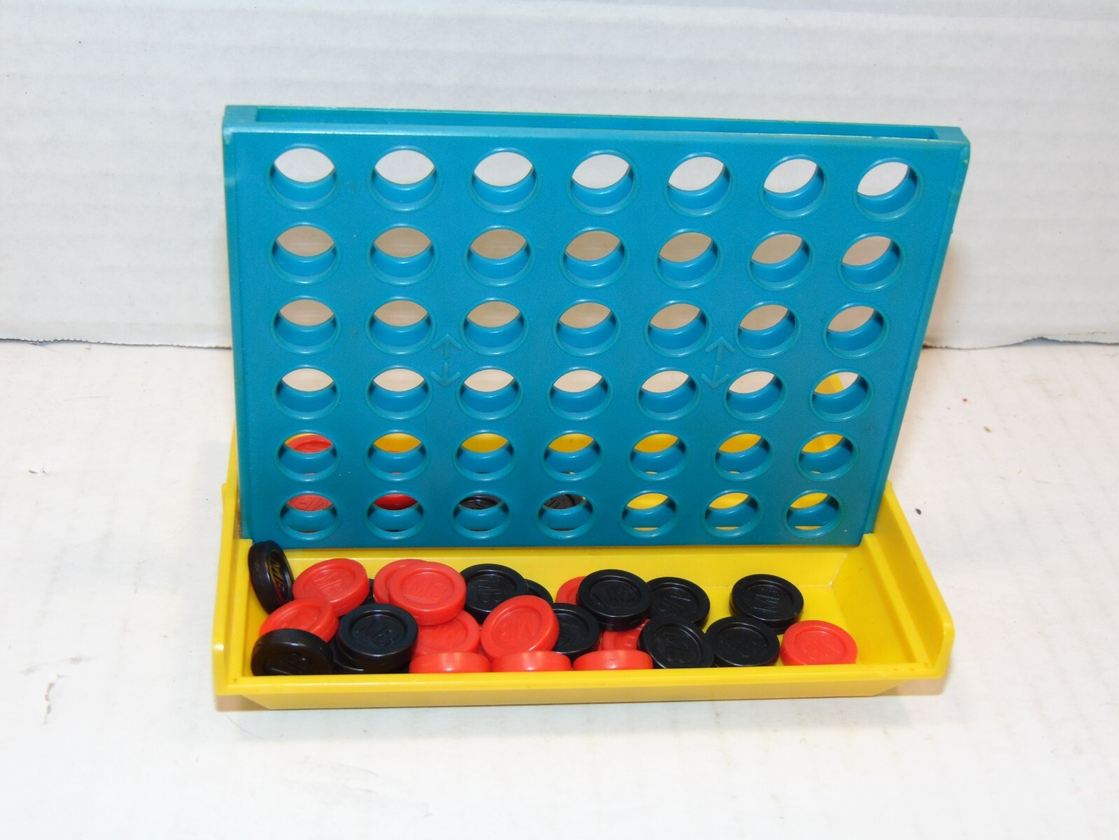 Vintage Milton Bradley Travel CONNECT FOUR Vertical Checkers Game 1983