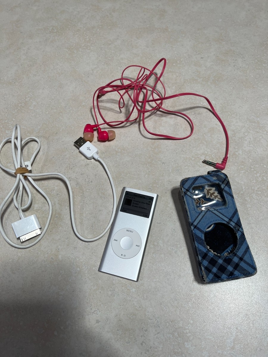 Apple iPod Nano 2nd Gen Silver 2GB A1199 with accessories | eBay