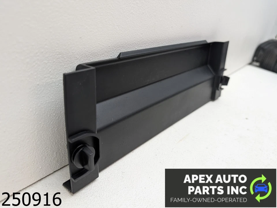 BMW 325xi E91 2006 fabricante de equipos originales 3,0 L guantera cubierta de soporte de fusibles Foto 3 de 4