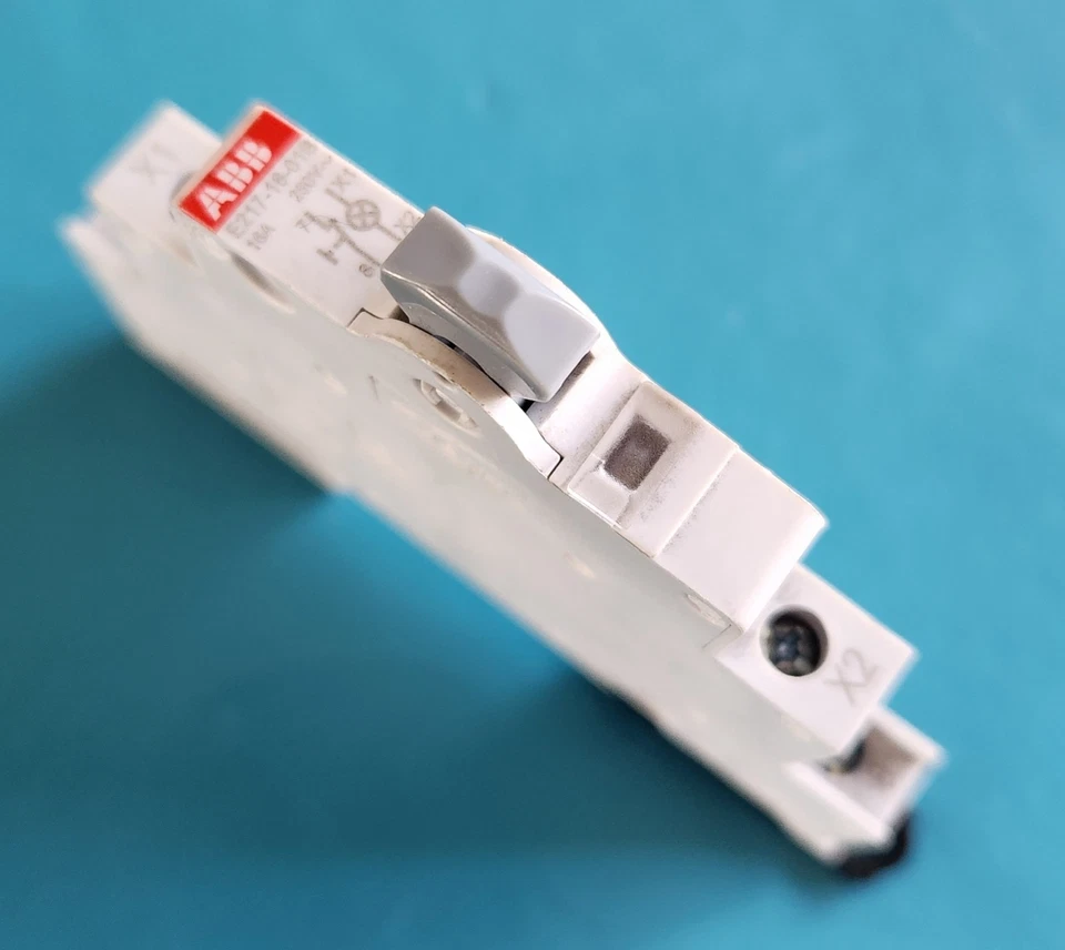 Bouton Poussoir Lumineux Blanc ABB E217-16-01B Neuf - Photo 1/3