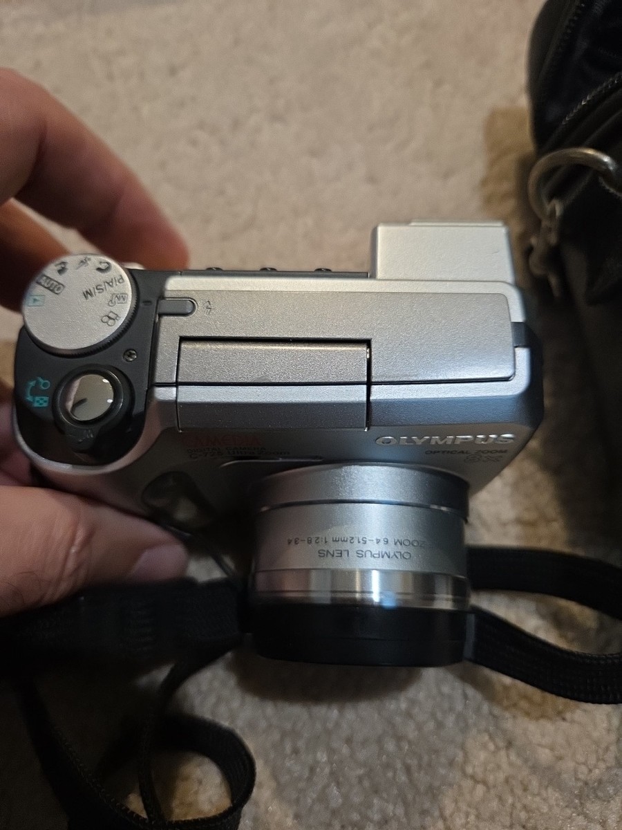 Olympus CAMEDIA C-725 Ultra Zoom 3.0MP Digital Camera - Silver for