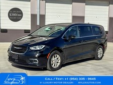 2025 Chrysler Pacifica Select Van 4D