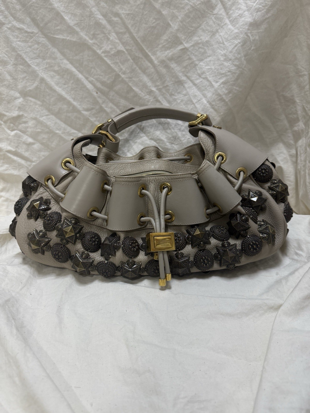 borsa burberry guerriero con borchie beige