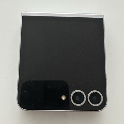 Samsung Galaxy Z Flip6 256 GB Flip Faltbar Dual-Rückkamera Silber/Schwarz