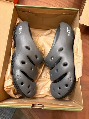 keen clog Yogui women size 10 Magnet/black