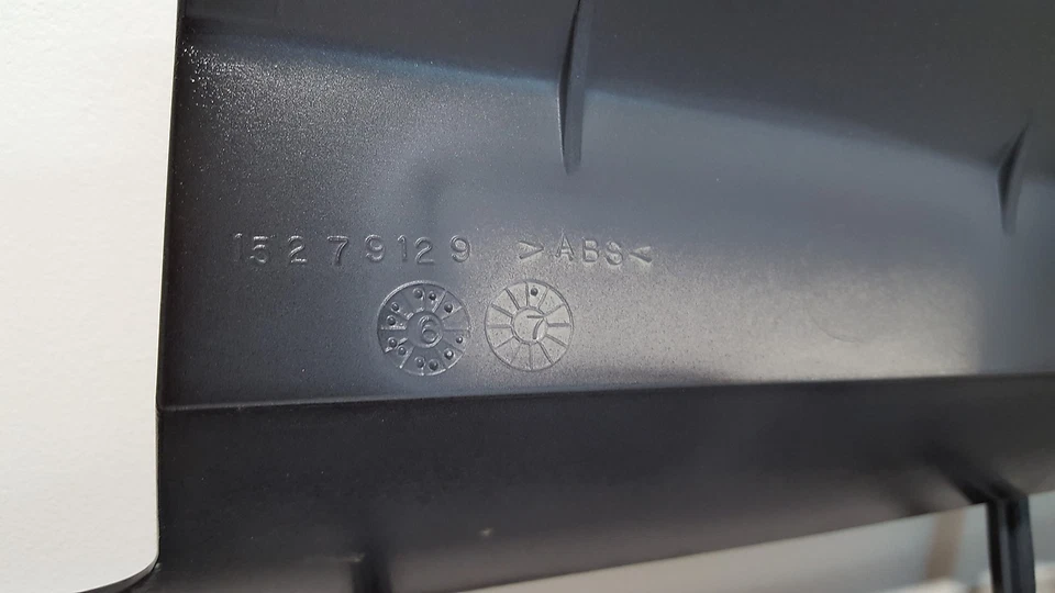 Nova grade OEM compatível com 2003 2004 2005 2006 2007 Cadillac CTS VERMELHO 15279129 - Imagem 3 de 3